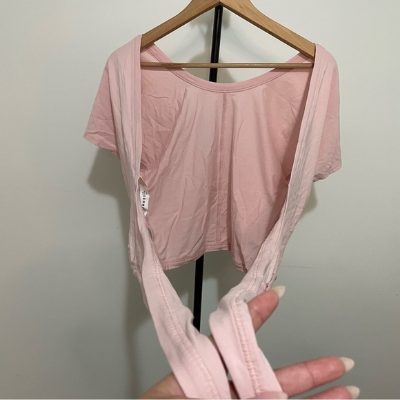 Lululemon It’s a tie Pink Tee Shirt Wrap Around Ribbon Tie Size 4 - Picture 11 of 13